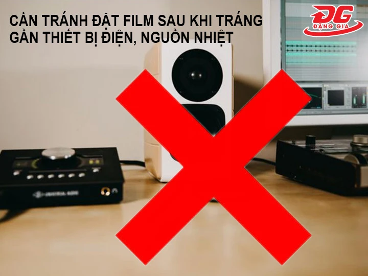tráng đặt film sau khi tráng gần thiết bị điện