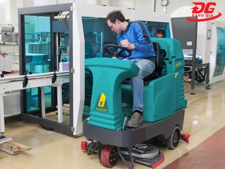 Điều khiển máy chà sàn Eureka