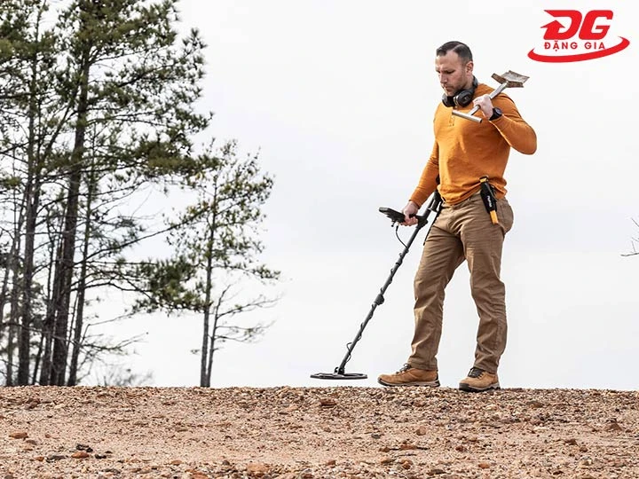 sử dụng máy dò kim loại tìm đồ cổ