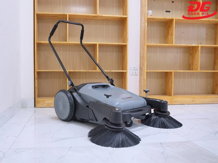 truyền lực đến bánh xe, chổi quét