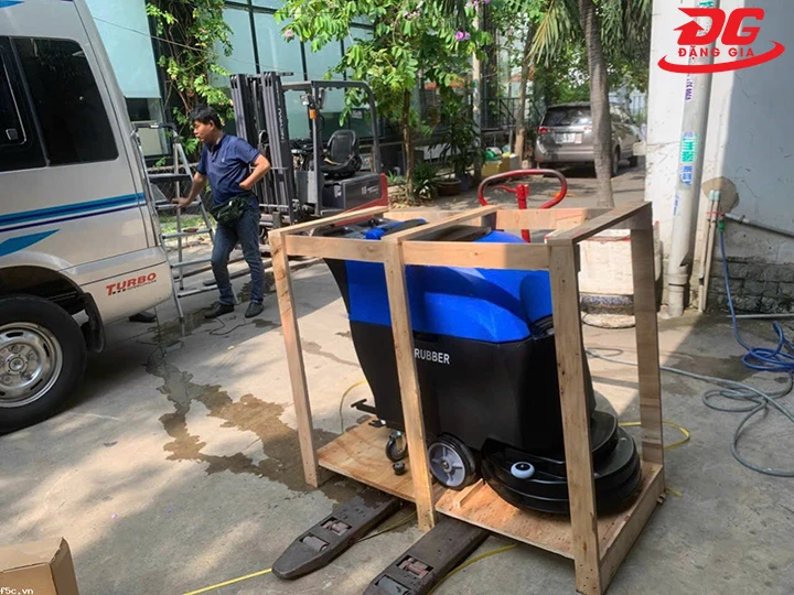 đặng gia bán máy chà sàn Clepro C50E