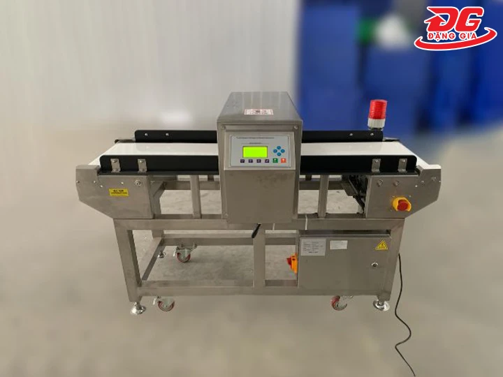 Máy dò kim loại CQ818