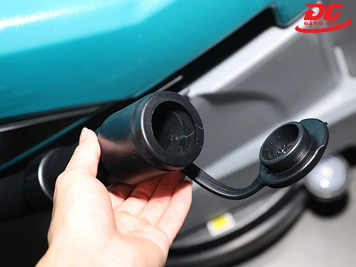 thực hiện xả nước