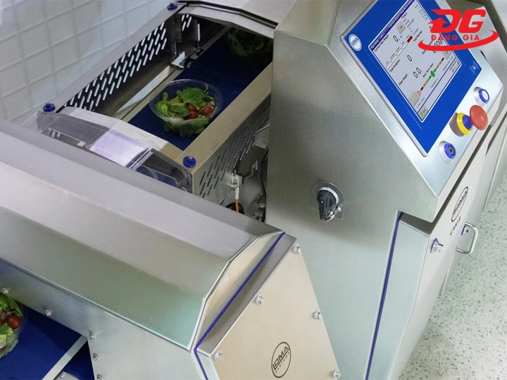 Dùng máy dò kim loại Loma