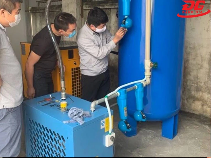 Kiểm tra kỹ các bộ phận của máy nén khí
