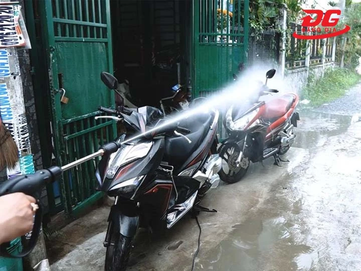 máy rửa xe Awashi xịt khỏe