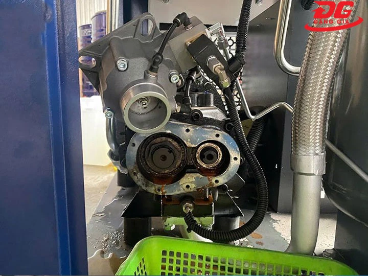 Dầu máy xuống cấp