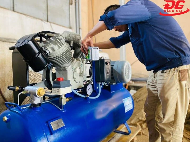 Thay dầu máy nén khí