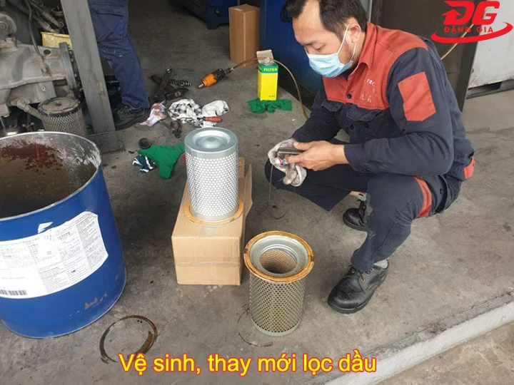 Vệ sinh, thay mới lọc dầu