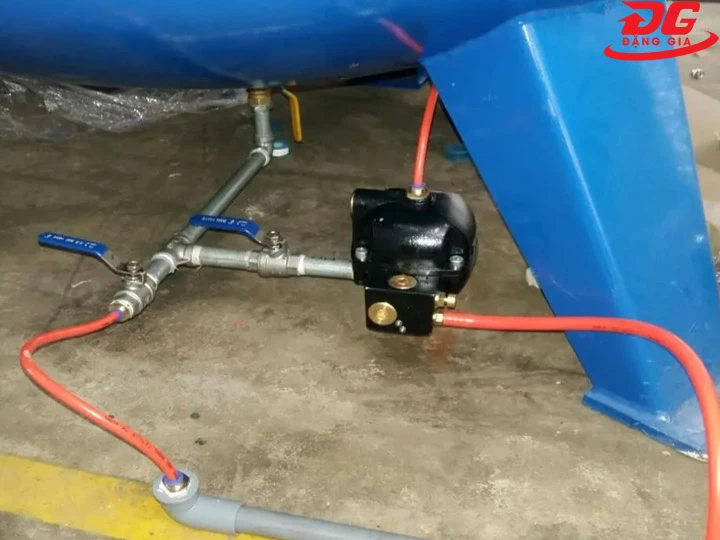 Xả van đáy bình chứa khí định kỳ