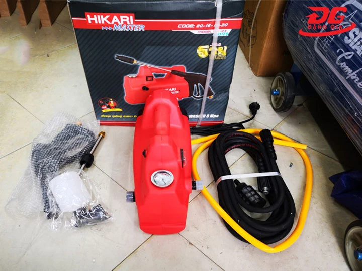 máy rửa xe Hikari đa phụ kiện