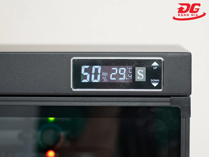 bảng điều khiển của tủ chống ẩm Dry-Cabi DHC 160