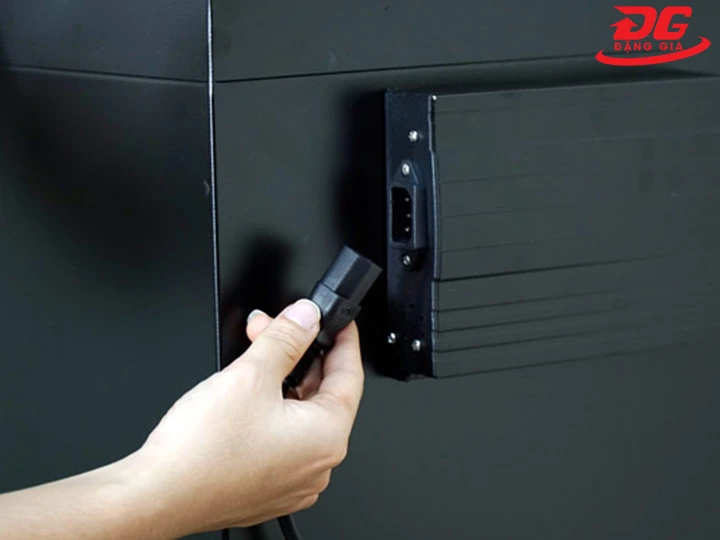 cắm điện tủ chống ẩm FujiE DHC040 