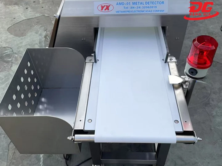 máy dò kim loại thực phẩm AMD-400 lắp nhanh chạy gọn
