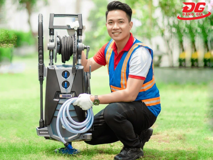 máy rửa xe Hakawa bền bỉ