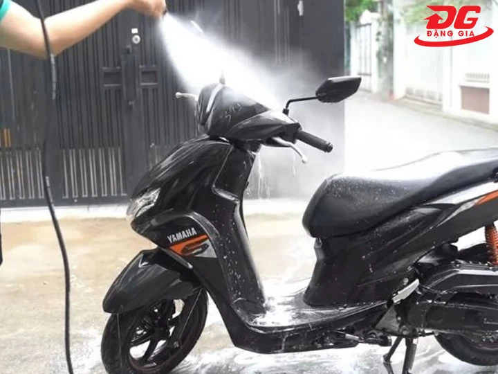 máy rửa xe Hakawa mạnh mẽ