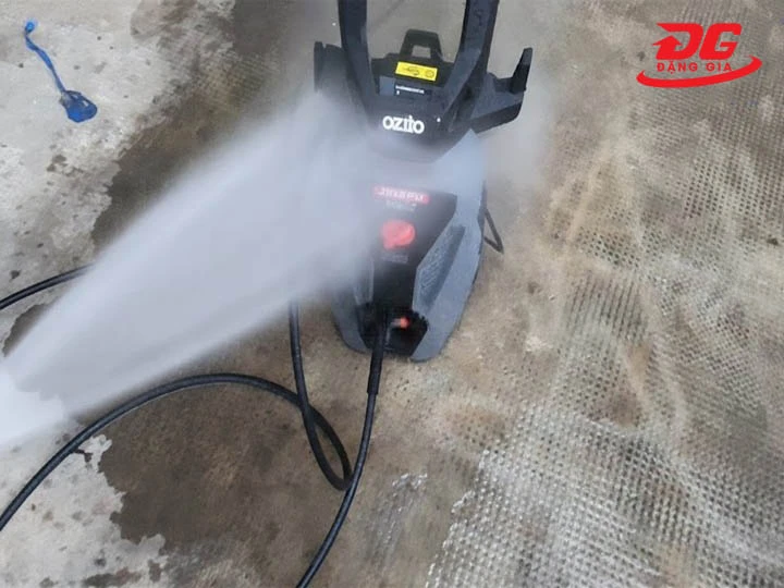 Máy xịt rửa xe Ozito PWB-2200