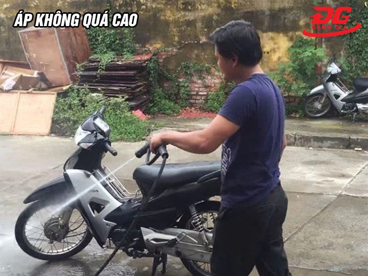 Máy rửa xe mini Hantex áp yếu