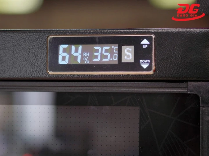 Màn hình tủ chống ẩm 300 lít Dry-Cabi DHC 300