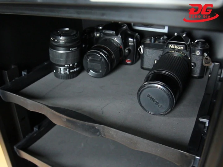 Tủ chống ẩm 300 lít Dry-Cabi DHC 300 bảo quản máy ảnh