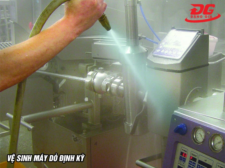 Vệ sinh máy dò kim loại cho nông sản định kỳ