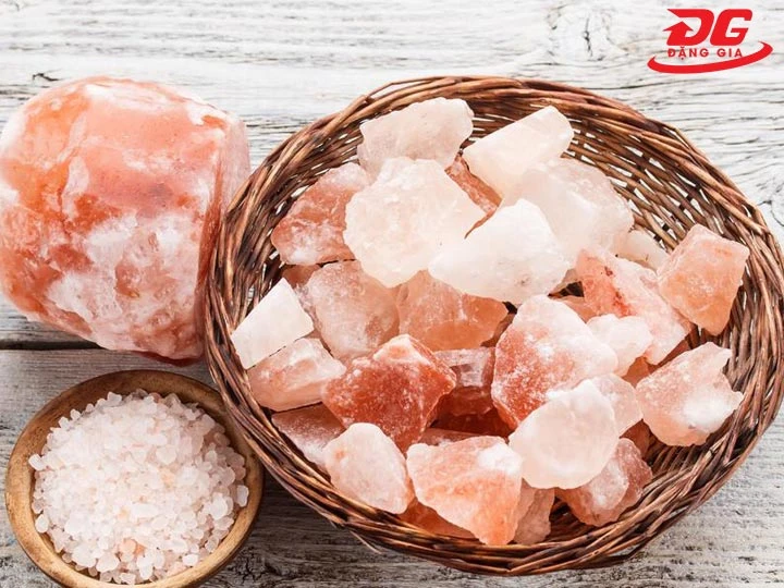 cách hút ẩm trong phòng bằng đá muối