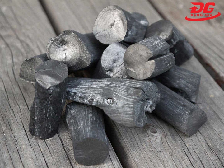 cách hút ẩm trong phòng bằng than củi