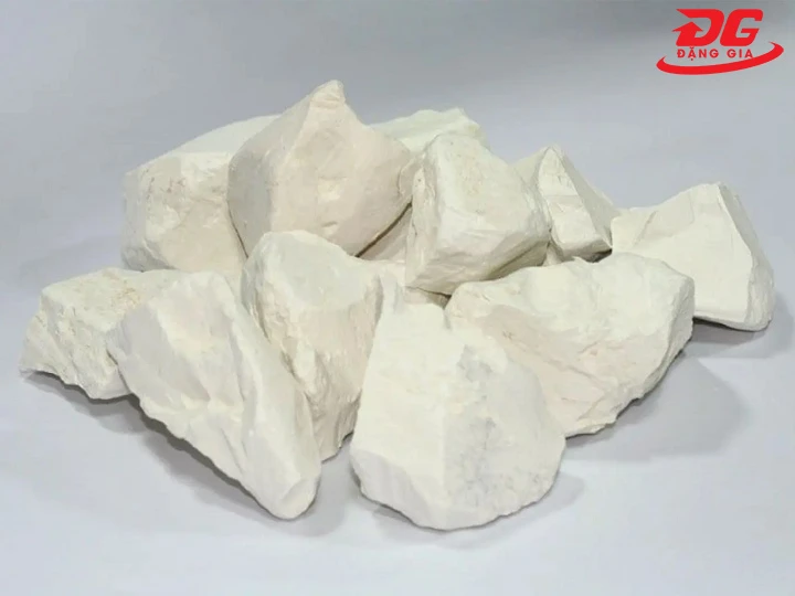 cách hút ẩm trong phòng bằng vôi