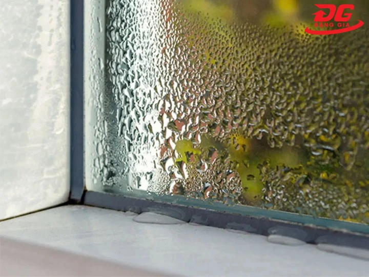 phòng kín bị ẩm