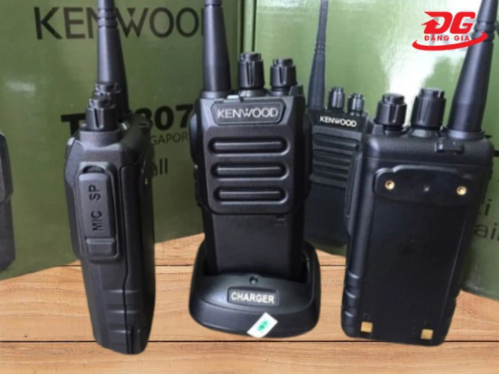 Trọn bộ sản phẩm Kenwood TK P330 gồm những gì?