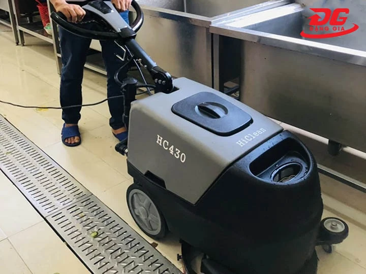 máy chà sàn HiClean HC430 chạy êm