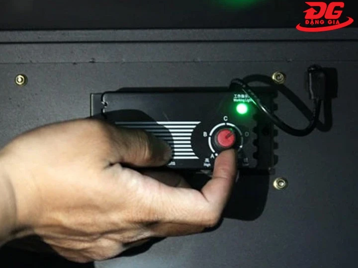 Chỉnh tủ chống ẩm Fujie