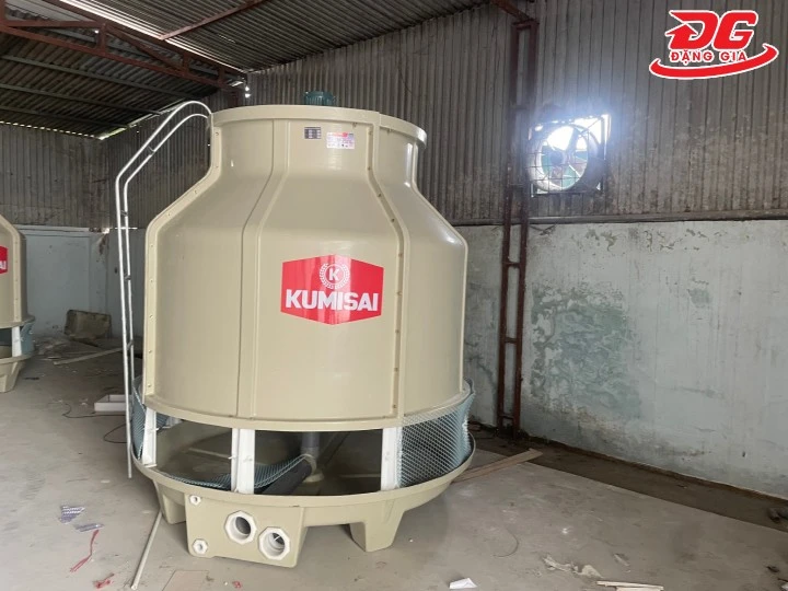 Tháp giải nhiệt hở là gì? Cấu tạo, Nguyên lý & Ứng dụng