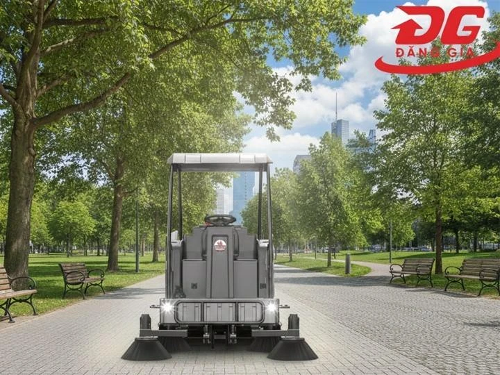 xe quét rác ngồi lái DQC - Tech 8F