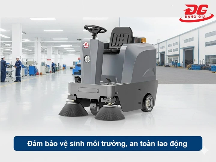 Đảm bảo vệ sinh môi trường, an toàn lao động với Xe quét rác ngồi lái DQC - Tech 4F