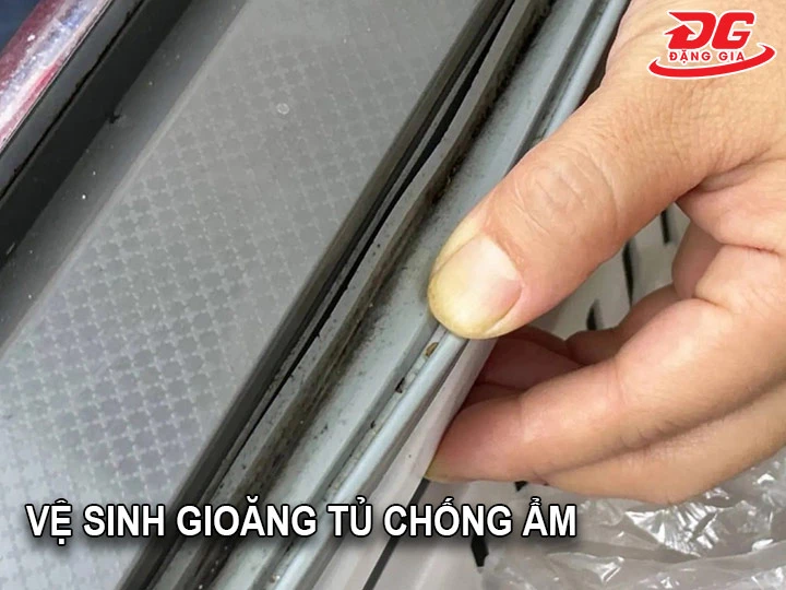 Vệ sinh gioăng tủ chống ẩm
