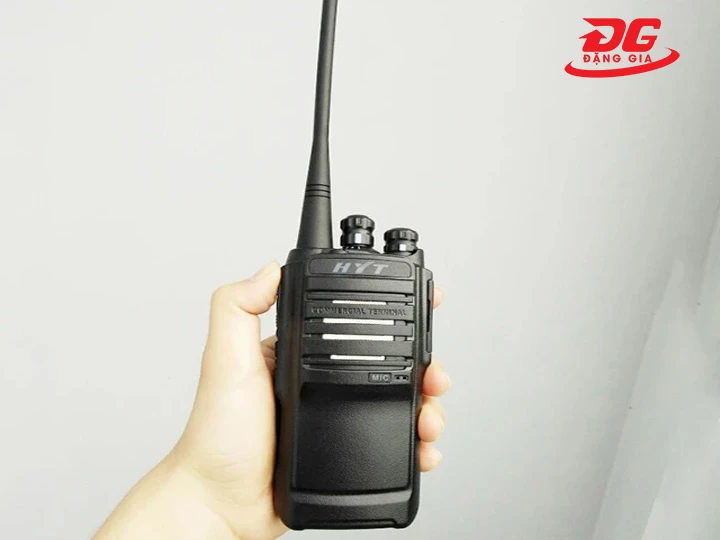 giá máy bộ đàm HYT TC-446S (UHF)