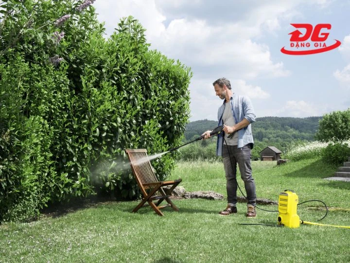 máy rửa xe Karcher K2 Compact dễ sử dụng