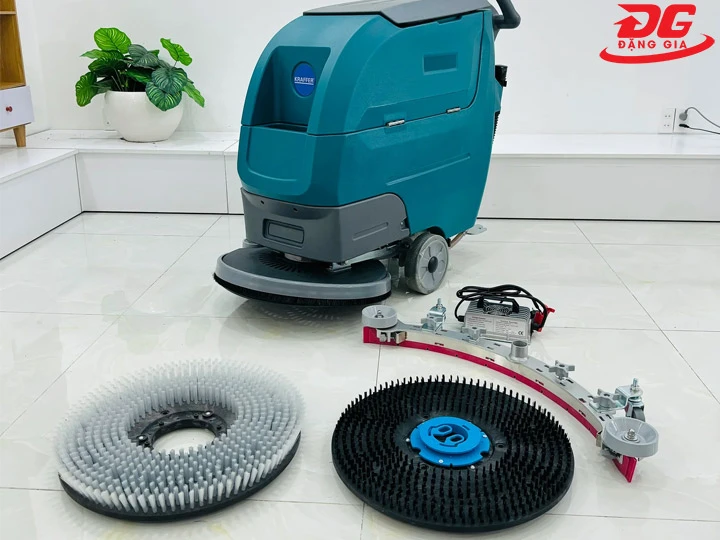bàn chải thanh gạt máy chà sàn nhà xưởng Kraffer KF60