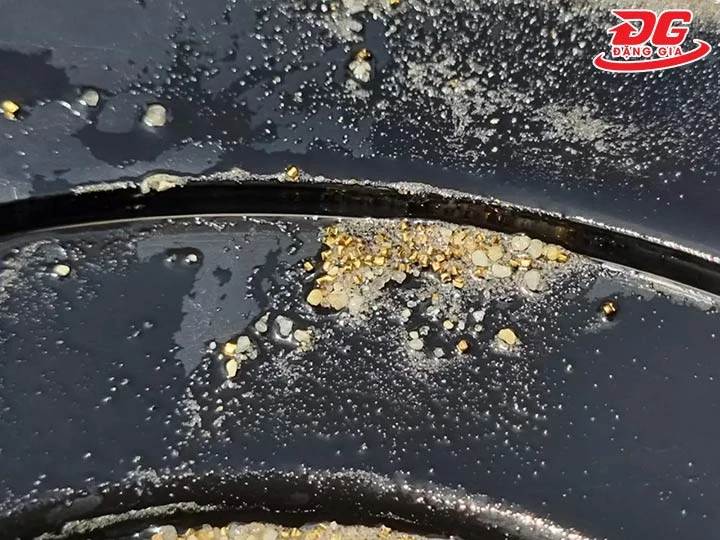 Cách nhận biết vàng tìm được ở suối
