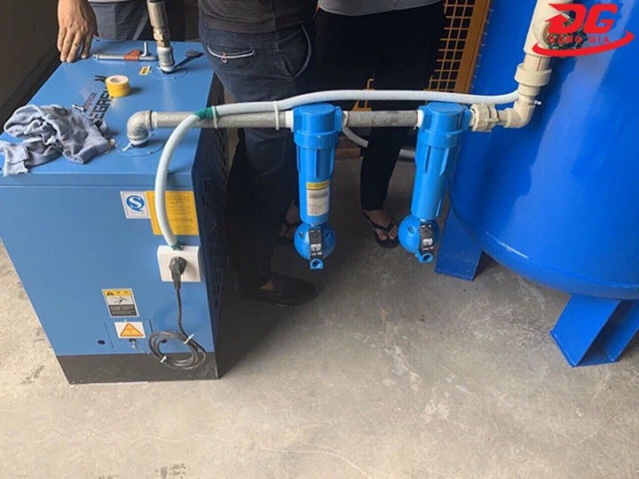 Lắp bộ lọc tách nước máy nén khí công nghiệp