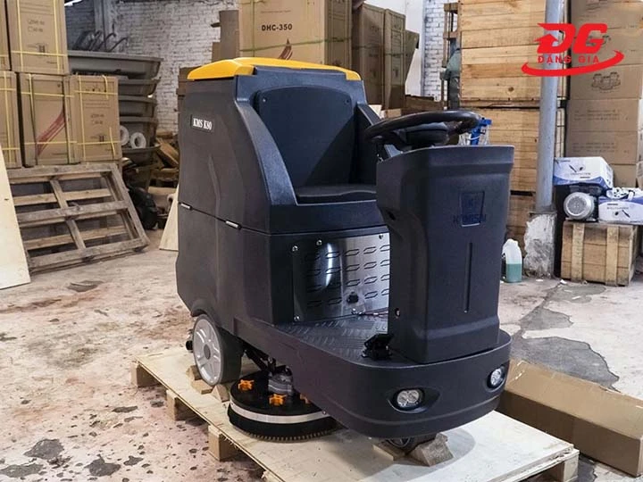 máy chà sàn ngồi lái Kumisai KMS-K80 chính hãng
