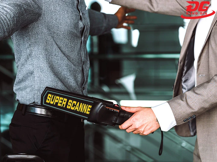 Ứng dụng máy dò kim loại trong an ninh