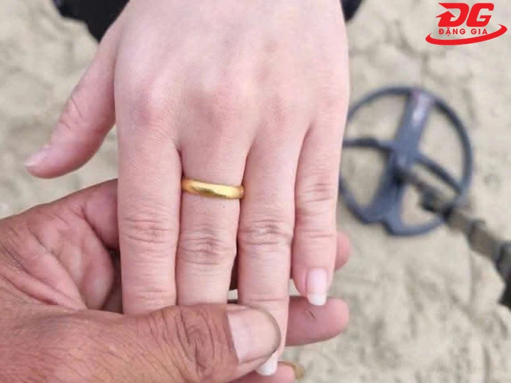 máy dò kim loại tìm nhẫn