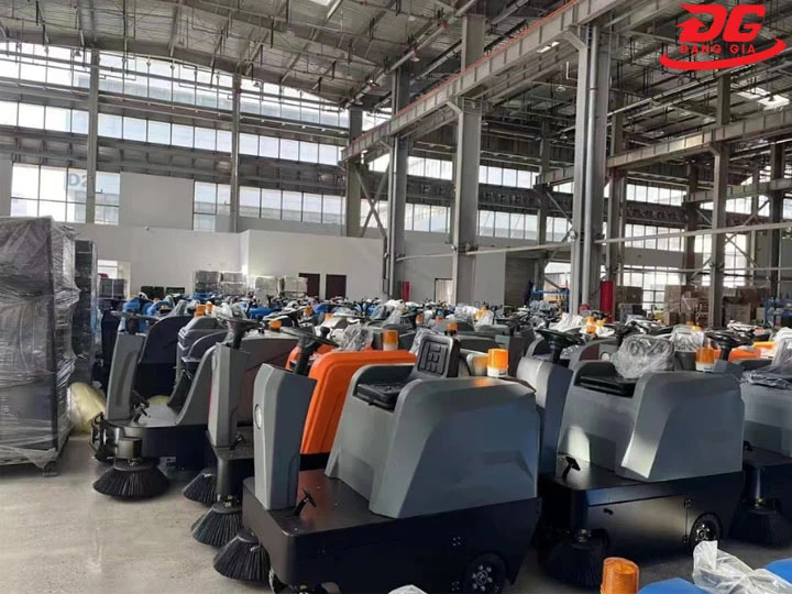 Bán xe quét rác DQC - Tech