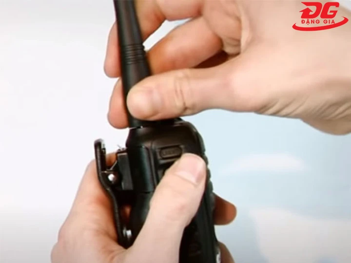 Lắp bộ đàm Spender