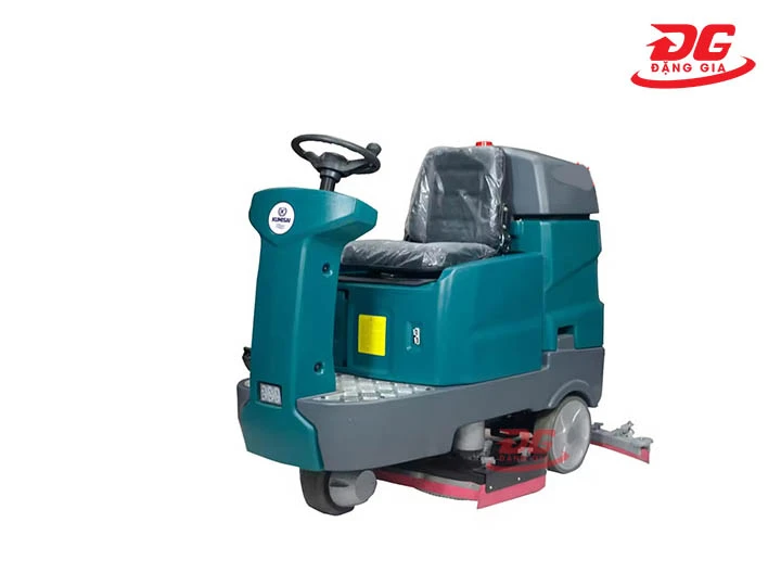 máy chà sàn liên hợp ngồi lái Kumisai D9H