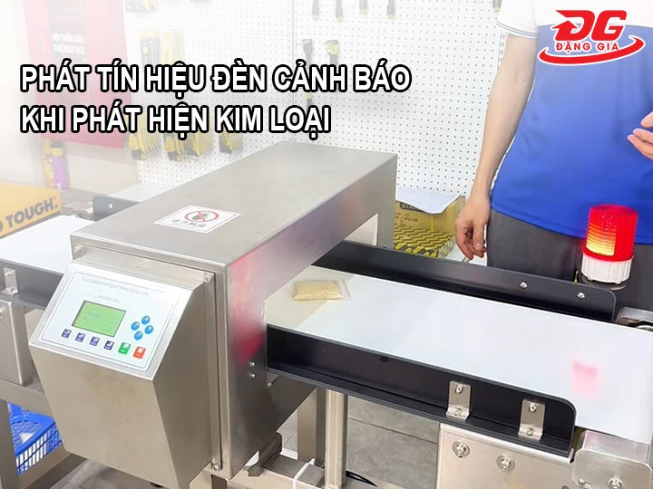 máy dò kim loại phát cảnh báo tín hiệu