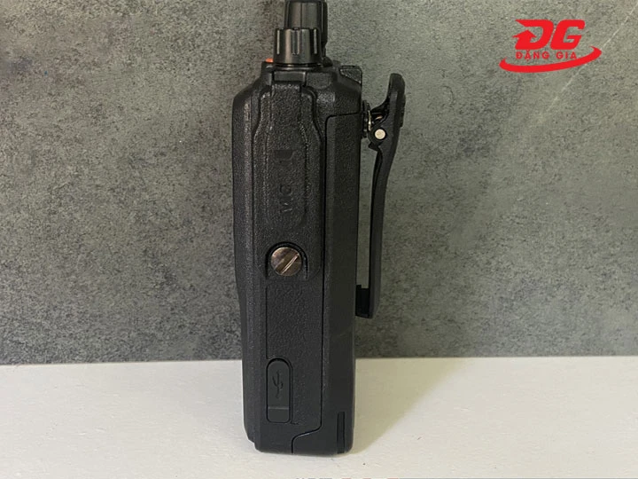 máy bộ đàm Micom gia công chuẩn chỉ