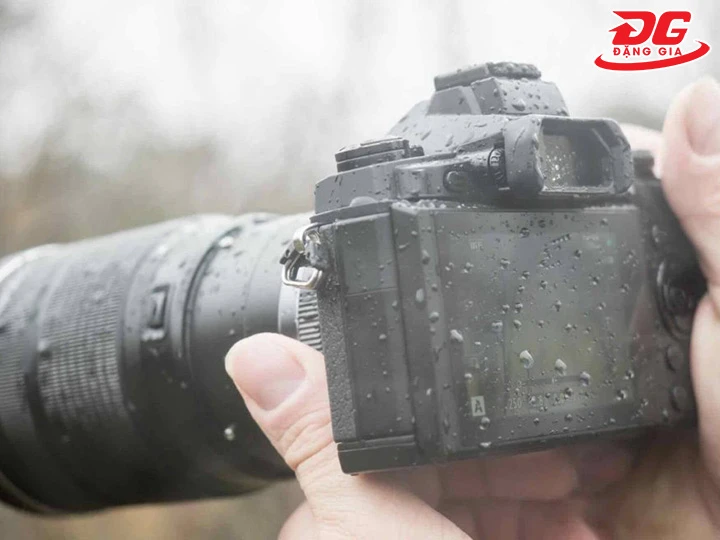 Lens máy ảnh bị nồm ẩm